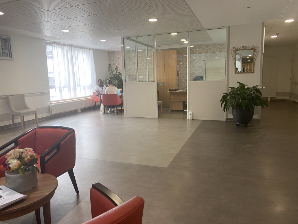 Couloir et espace de soins